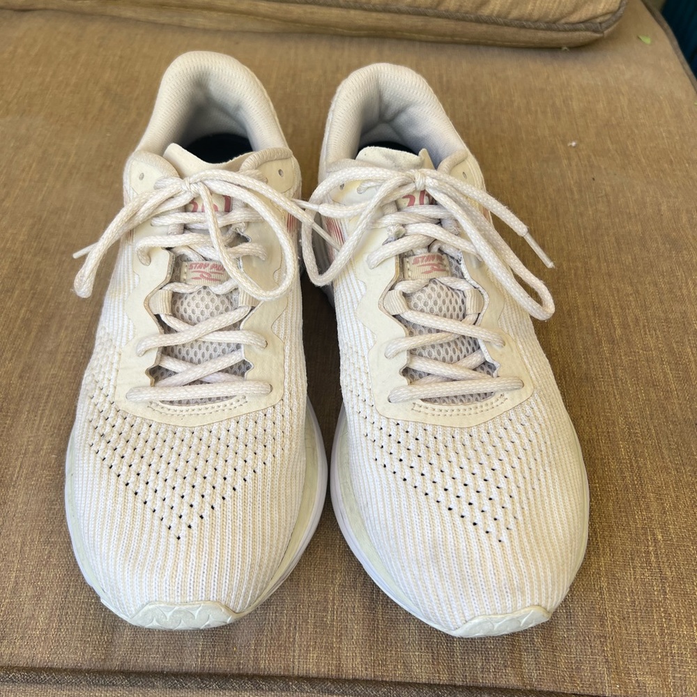 Running shoes - Picture 3 of 6